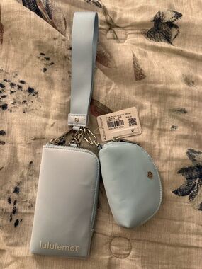 Lululemon Dual Pouch Wristlet Wallet Foam/Light Ivory/Silver